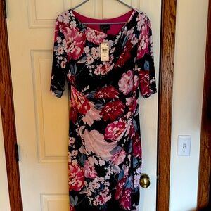 NWT Floral dress with side ruching. Size 14.